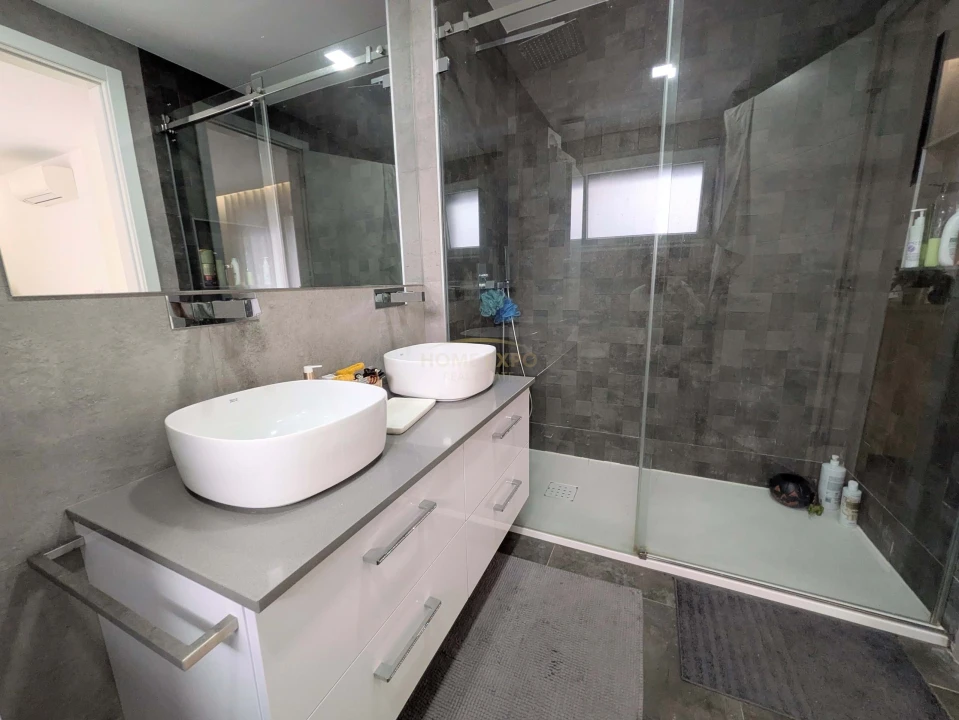 Moradia T5 para Venda em Santa Iria de Azoia, São João da Talha e Bobadela Foto 36