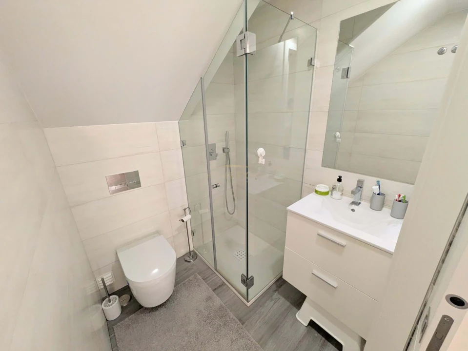 Moradia T5 para Venda em Santa Iria de Azoia, São João da Talha e Bobadela Foto 28