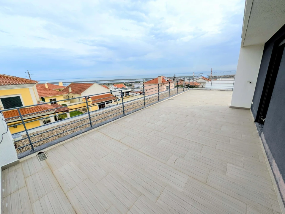 Moradia T5 para Venda em Santa Iria de Azoia, São João da Talha e Bobadela Foto 43