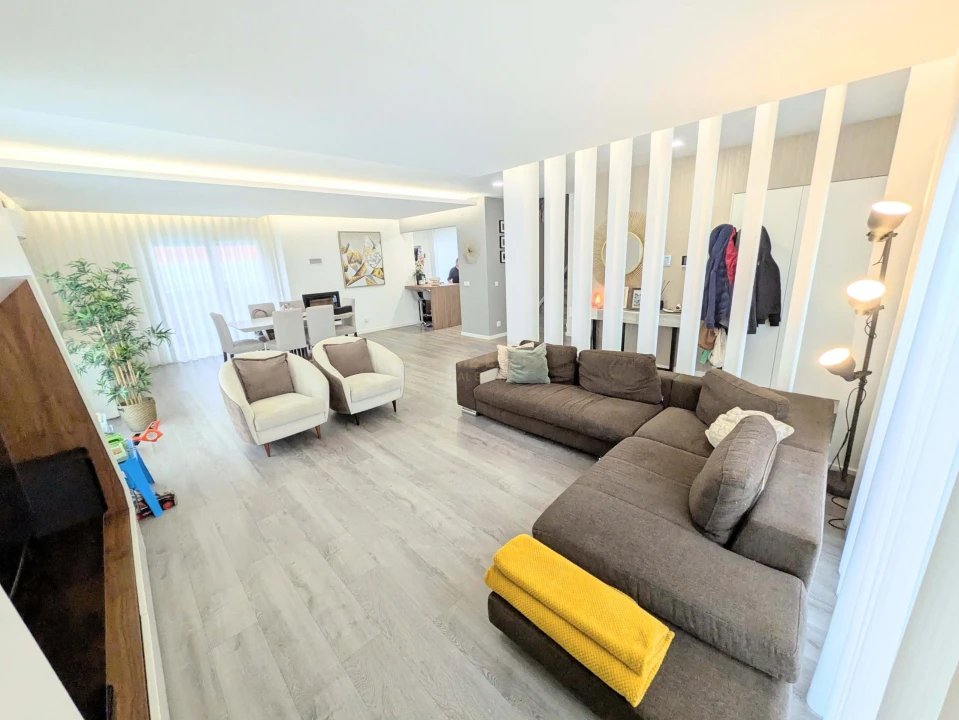 Moradia T5 para Venda em Santa Iria de Azoia, São João da Talha e Bobadela Foto 23