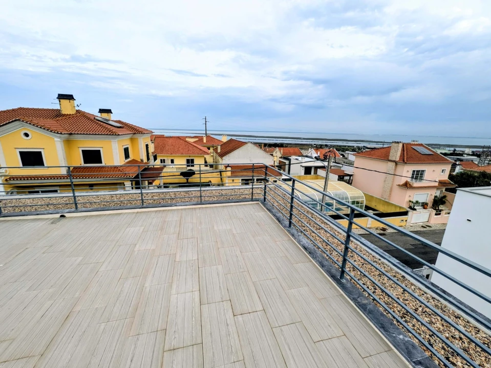 Moradia T5 para Venda em Santa Iria de Azoia, São João da Talha e Bobadela Foto 46