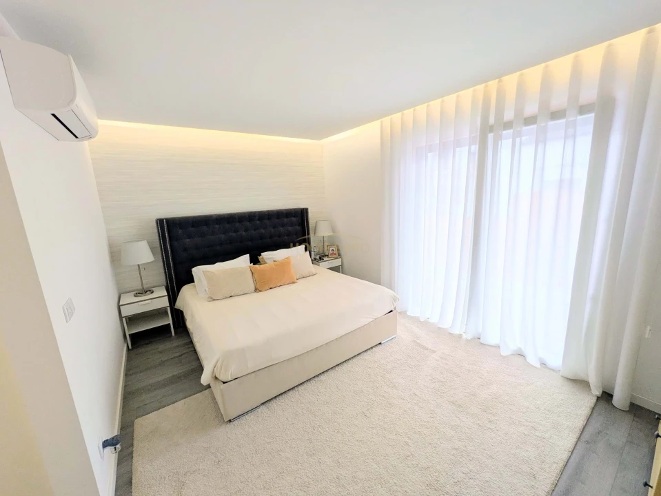 Moradia T5 para Venda em Santa Iria de Azoia, São João da Talha e Bobadela Foto 32