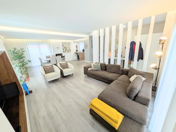 Moradia T5 para Venda em Santa Iria de Azoia, São João da Talha e Bobadela Foto 23