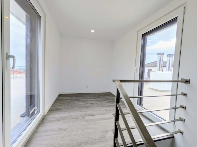 Moradia T5 para Venda em Santa Iria de Azoia, São João da Talha e Bobadela Foto 39