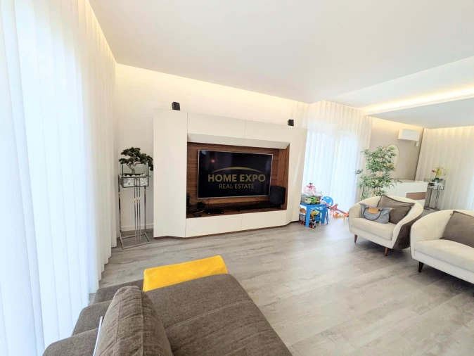 Moradia T5 para Venda em Santa Iria de Azoia, São João da Talha e Bobadela Foto 22