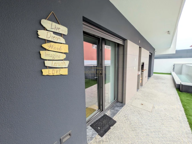 Moradia T5 para Venda em Santa Iria de Azoia, São João da Talha e Bobadela Foto 11