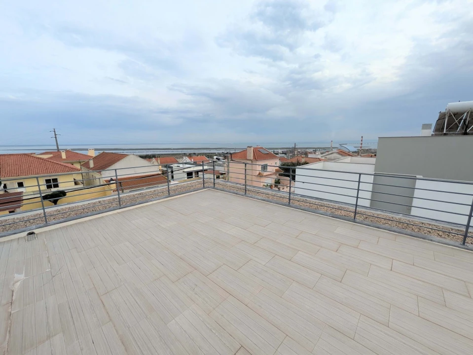 Moradia T5 para Venda em Santa Iria de Azoia, São João da Talha e Bobadela Foto 40