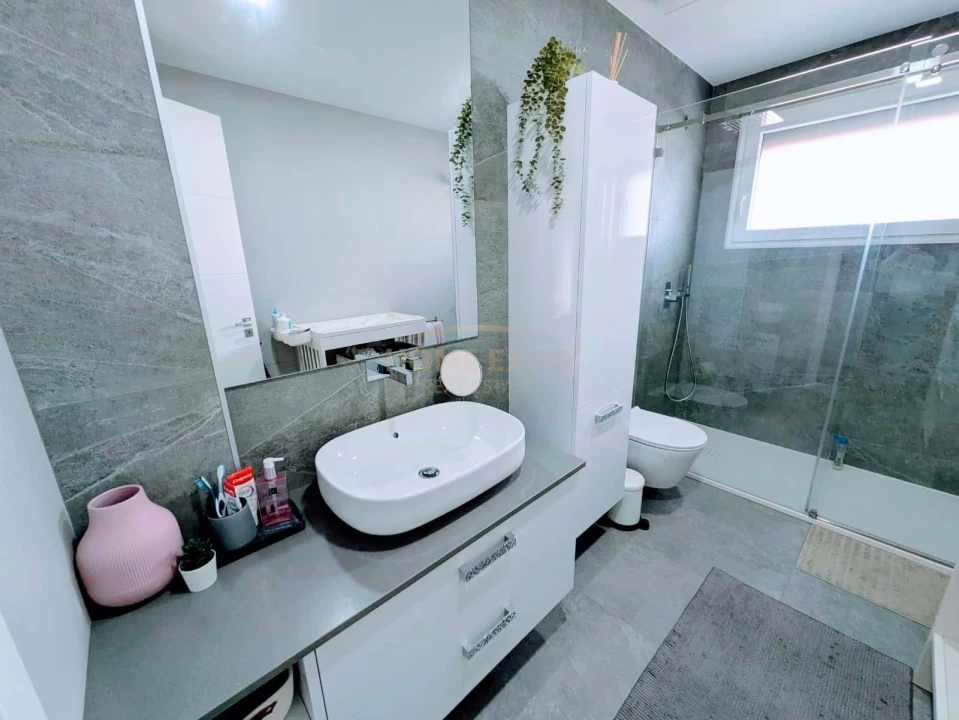 Moradia T5 para Venda em Santa Iria de Azoia, São João da Talha e Bobadela Foto 50