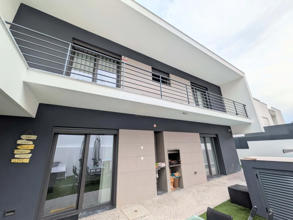 Moradia T5 para Venda em Santa Iria de Azoia, São João da Talha e Bobadela Foto 10