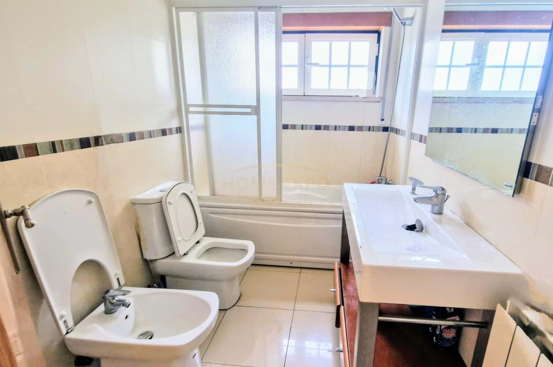 Moradia T5 para Venda em Vialonga Foto 20