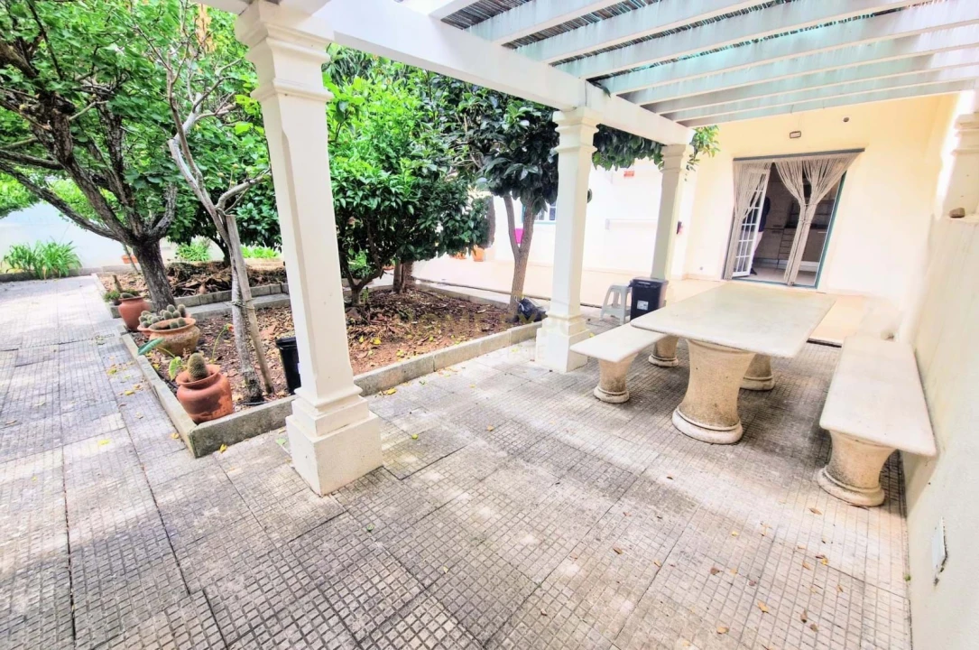 Moradia T5 para Venda em Vialonga Foto 9