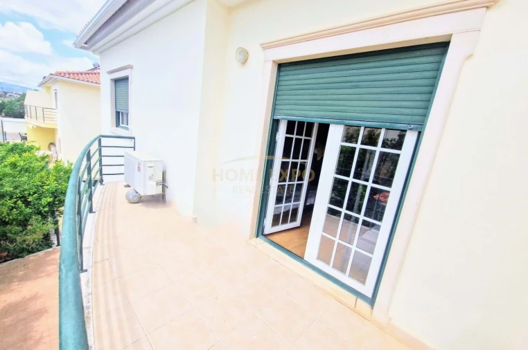 Moradia T5 para Venda em Vialonga Foto 23