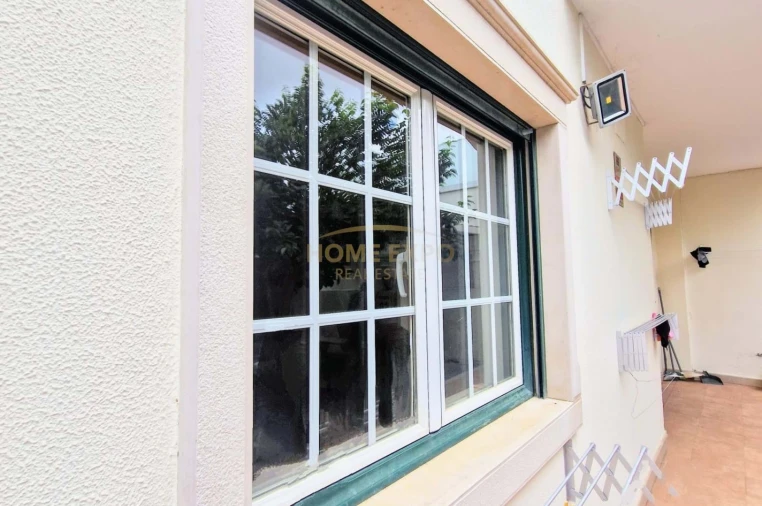 Moradia T5 para Venda em Vialonga Foto 13