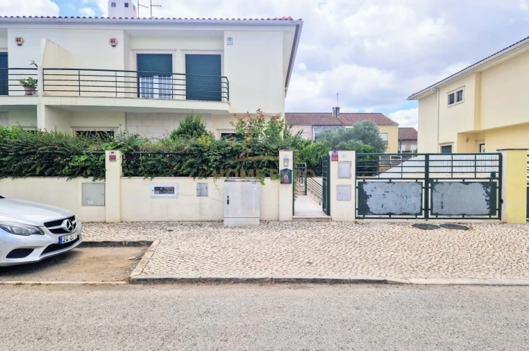 Moradia T5 para Venda em Vialonga