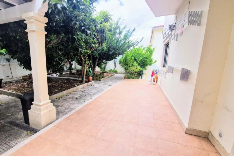 Moradia T5 para Venda em Vialonga Foto 19