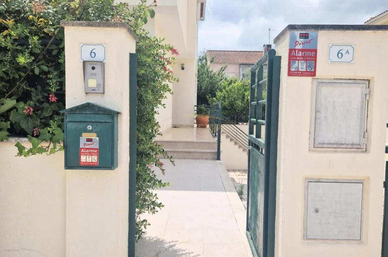 Moradia T5 para Venda em Vialonga Foto 2