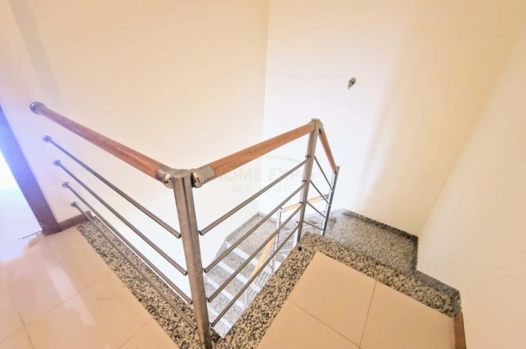 Moradia T5 para Venda em Vialonga Foto 22