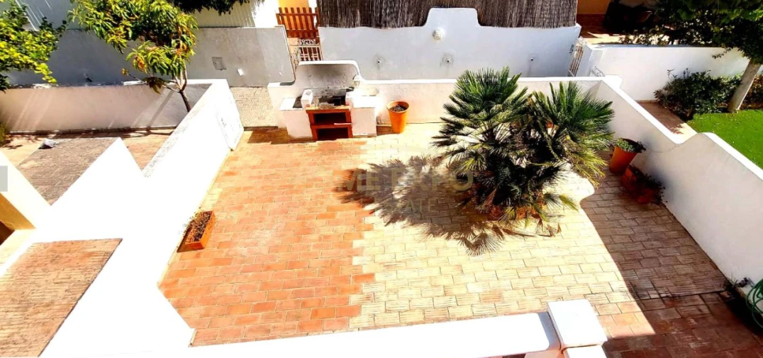 Moradia T3 para Venda em Quarteira Foto 4