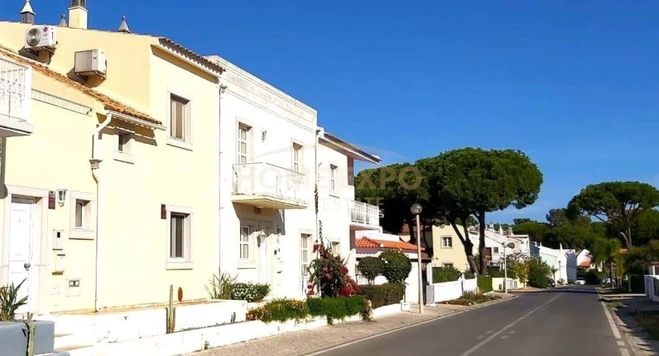 Moradia T3 para Venda em Quarteira Foto 3