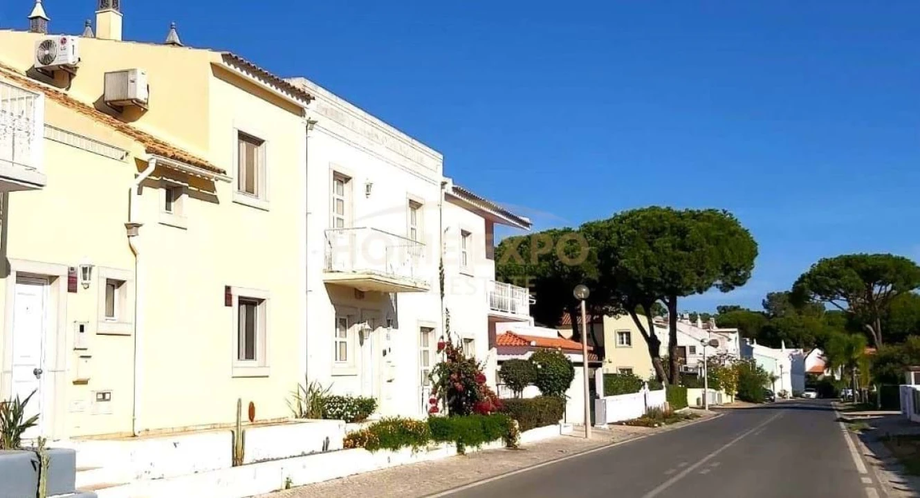 Moradia T3 para Venda em Quarteira Foto 3