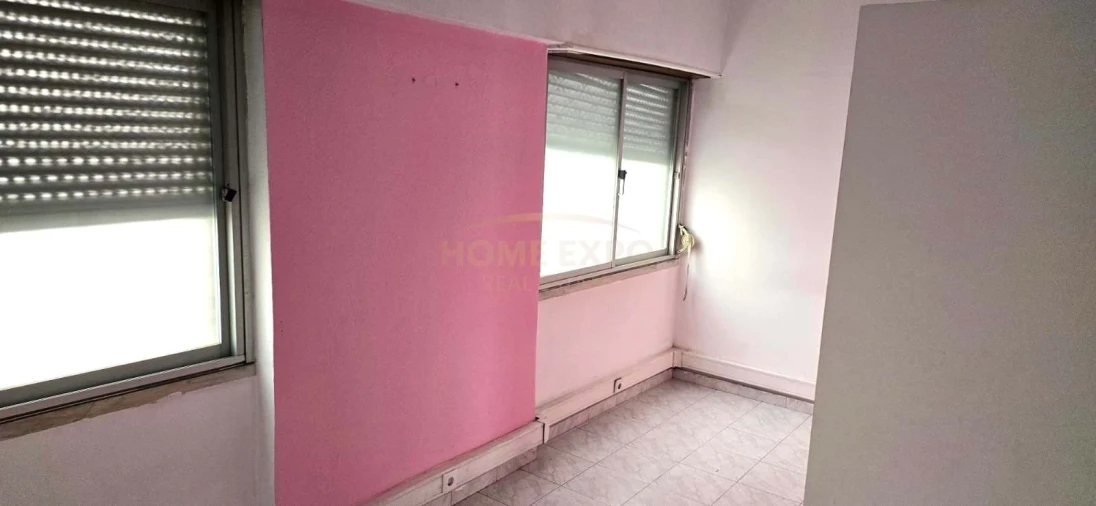 Negócio para Venda em Odivelas Foto 2