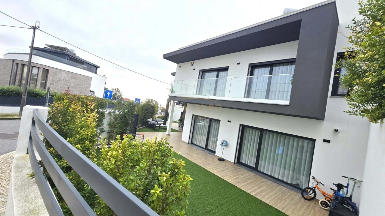 Moradia T3 para Venda em Santa Iria de Azoia, São João da Talha e Bobadela Foto 21