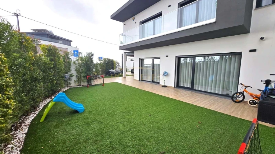 Moradia T3 para Venda em Santa Iria de Azoia, São João da Talha e Bobadela Foto 53