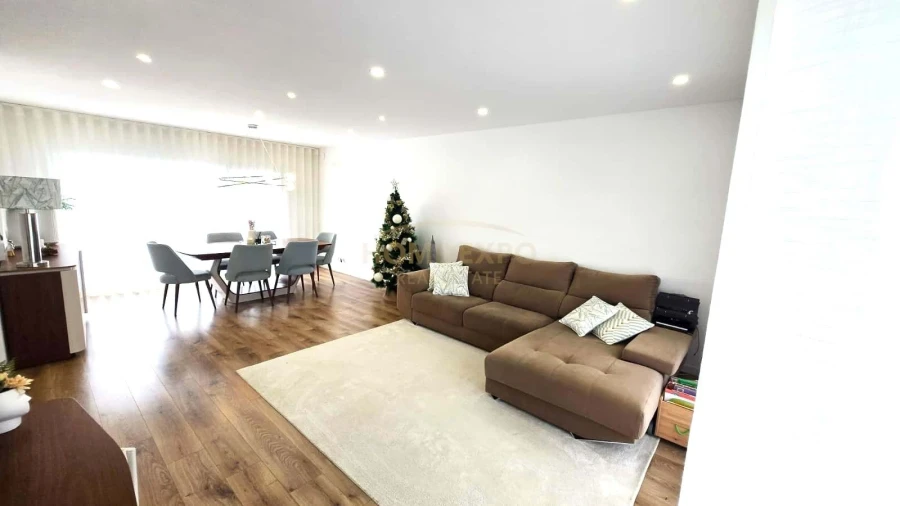 Moradia T3 para Venda em Santa Iria de Azoia, São João da Talha e Bobadela Foto 3