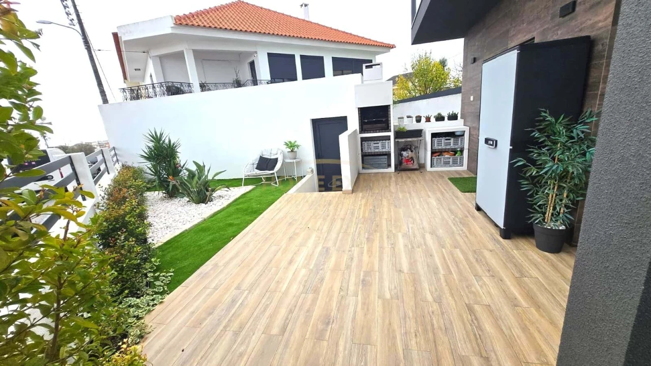 Moradia T3 para Venda em Santa Iria de Azoia, São João da Talha e Bobadela Foto 56