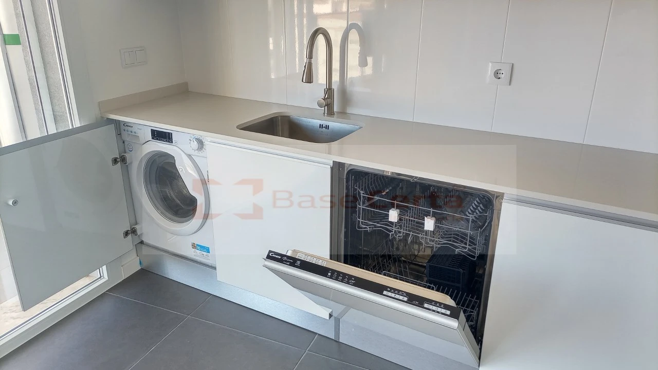 Apartamento T2 para Venda em Corroios Foto 11