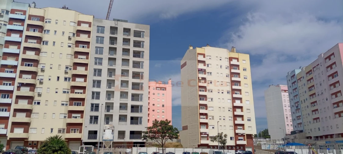 Apartamento T2 para Venda em Corroios Foto 1