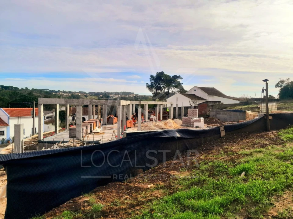 Moradia T3 para Venda em Salir de Matos Foto 8