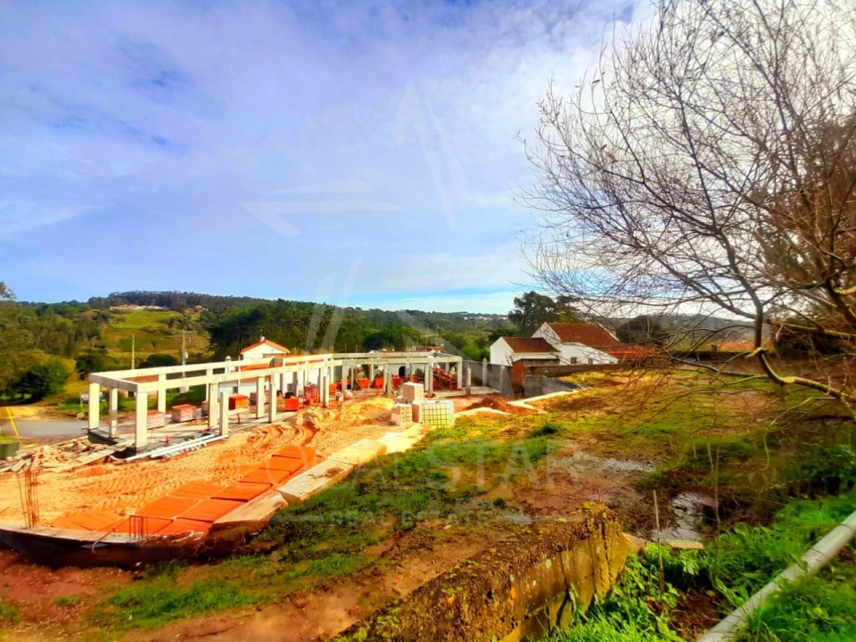 Moradia T3 para Venda em Salir de Matos Foto 2