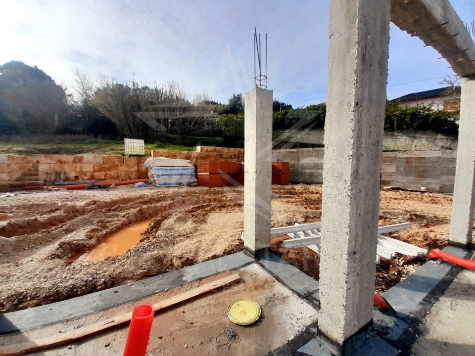 Moradia T3 para Venda em Salir de Matos Foto 17