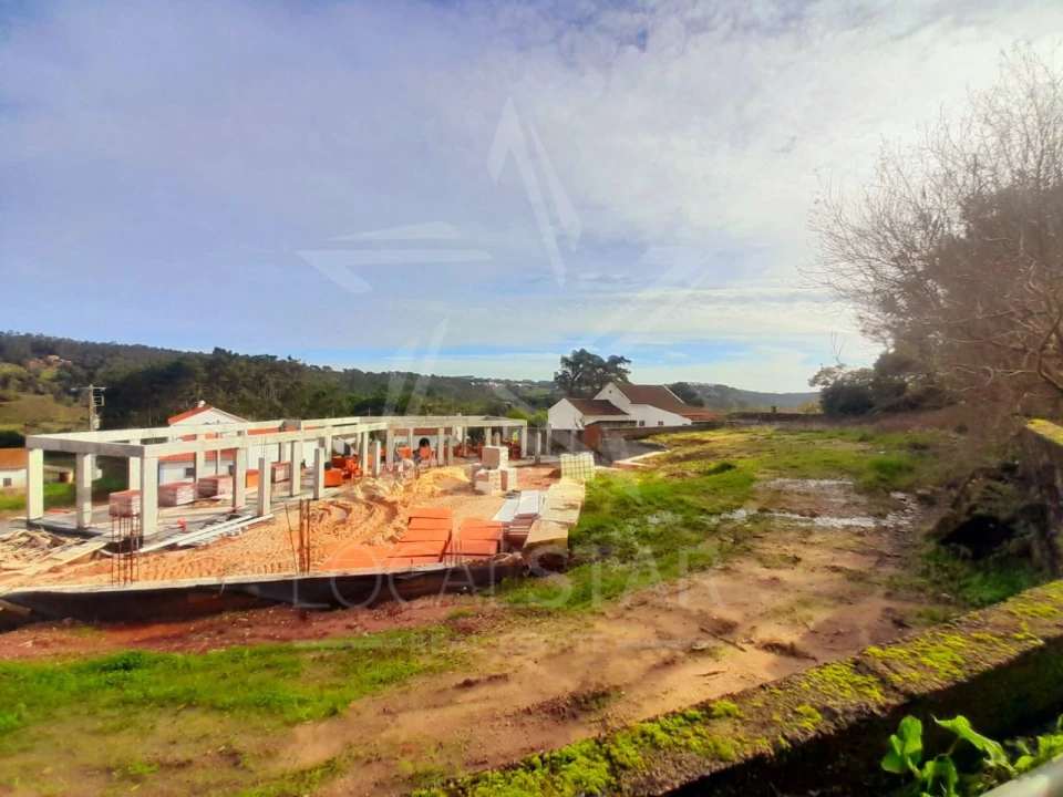 Moradia T3 para Venda em Salir de Matos Foto 6