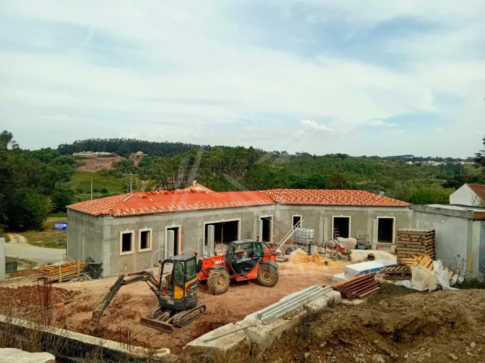 Moradia T3 para Venda em Salir de Matos Foto 1
