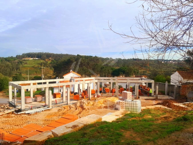 Moradia T3 para Venda em Salir de Matos Foto 5