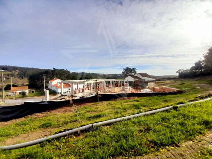 Moradia T3 para Venda em Salir de Matos Foto 11