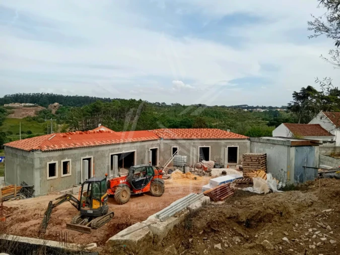 Moradia T3 para Venda em Salir de Matos Foto 2