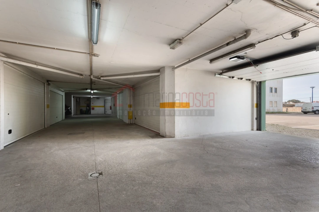 Garagem para Venda em Peniche Foto 2