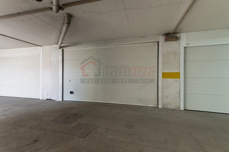 Garagem para Venda em Peniche Foto 3