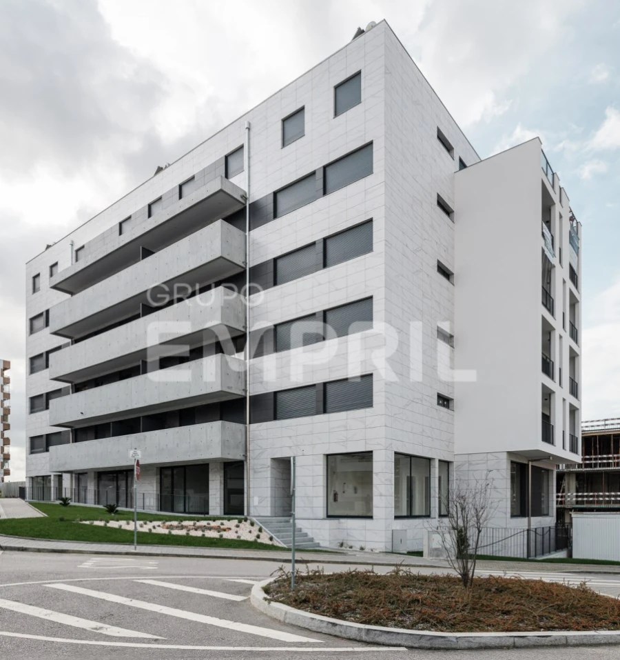 Loja para Arrendamento em Mafamude e Vilar do Paraíso Foto 2