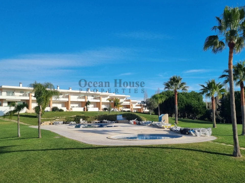 Moradia T2 para Venda em Albufeira e Olhos de Água Foto 1