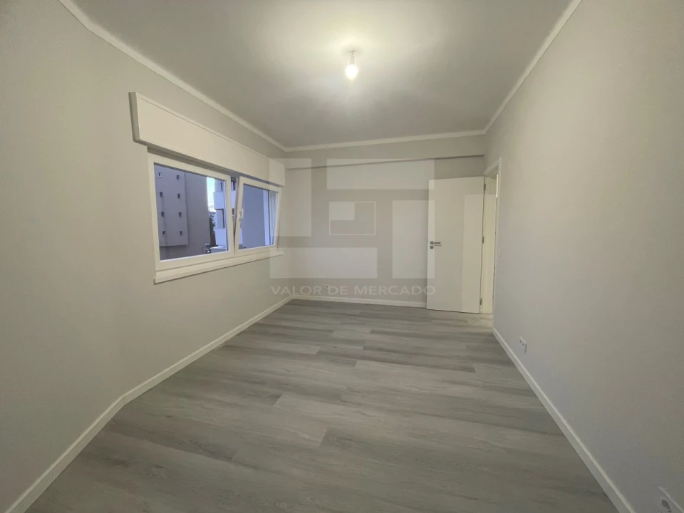 Apartamento T3 para Venda em Portimão Foto 7