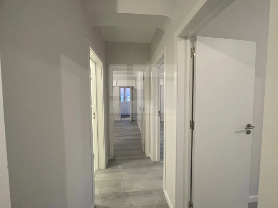 Apartamento T3 para Venda em Portimão Foto 12