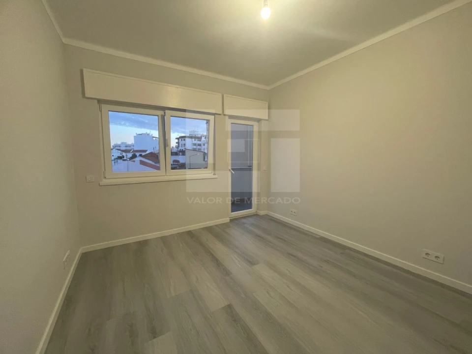 Apartamento T3 para Venda em Portimão Foto 16