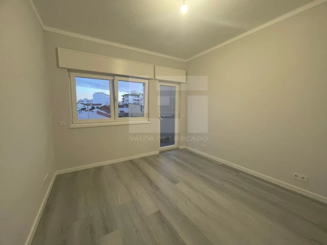 Apartamento T3 para Venda em Portimão Foto 16