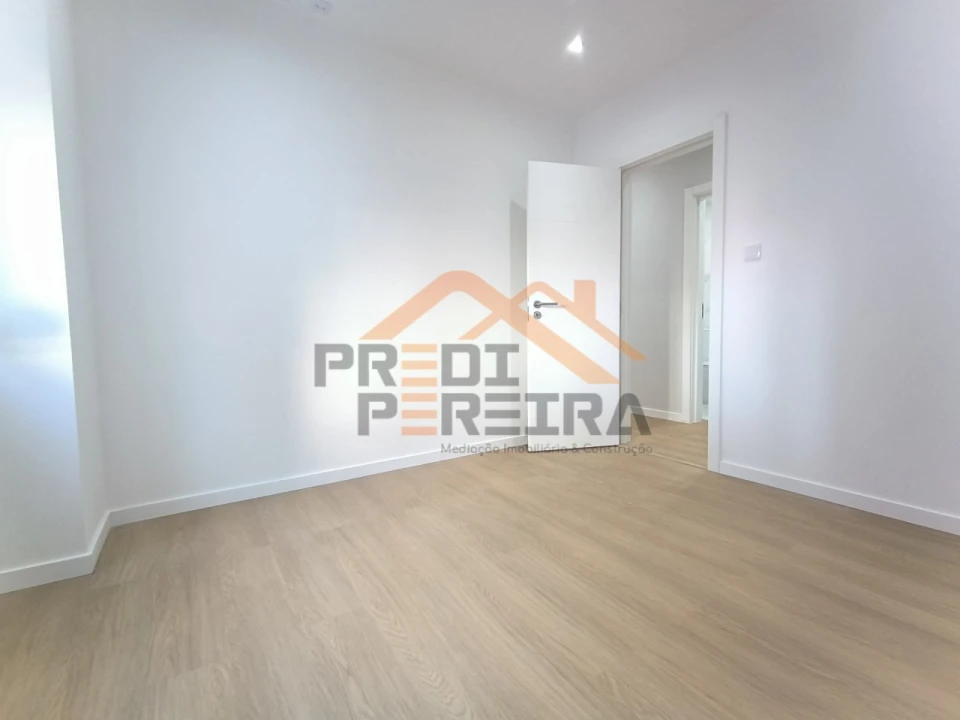 Apartamento T3 para Venda em Falagueira-Venda Nova Foto 2