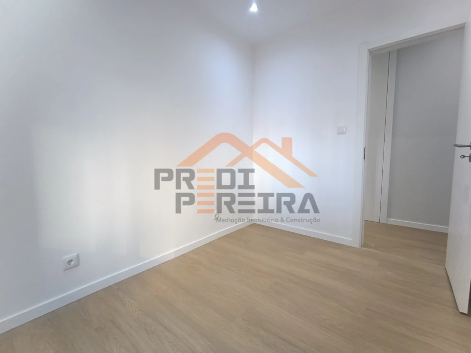 Apartamento T3 para Venda em Falagueira-Venda Nova Foto 4