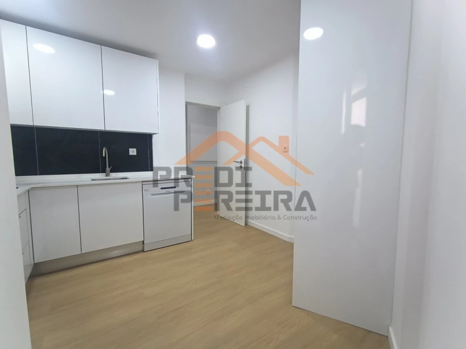 Apartamento T3 para Venda em Queluz e Belas Foto 4